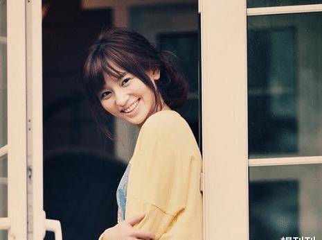 单眼皮内娱最假双眼皮PK，就差割到脑门了，生怕别人看不出是割的？