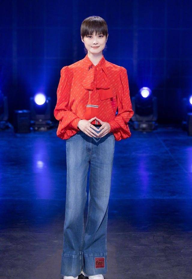 格纹 刘诗诗被嘲生图状态差别大，脸皮松弛显年纪，但衬衫搭半裙太加分