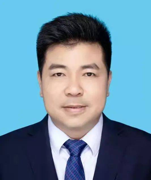 书法家陈忠敏陈忠敏,字风行,号潺陵逸君,1975年生,湖南安乡人.