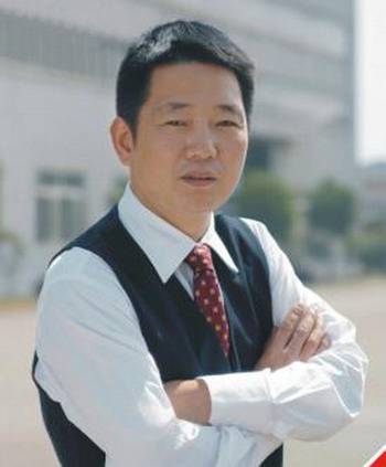 嗅到商机的项光达说干就干,与张积敏等亲戚合伙创办浙江瓯海汽车门窗