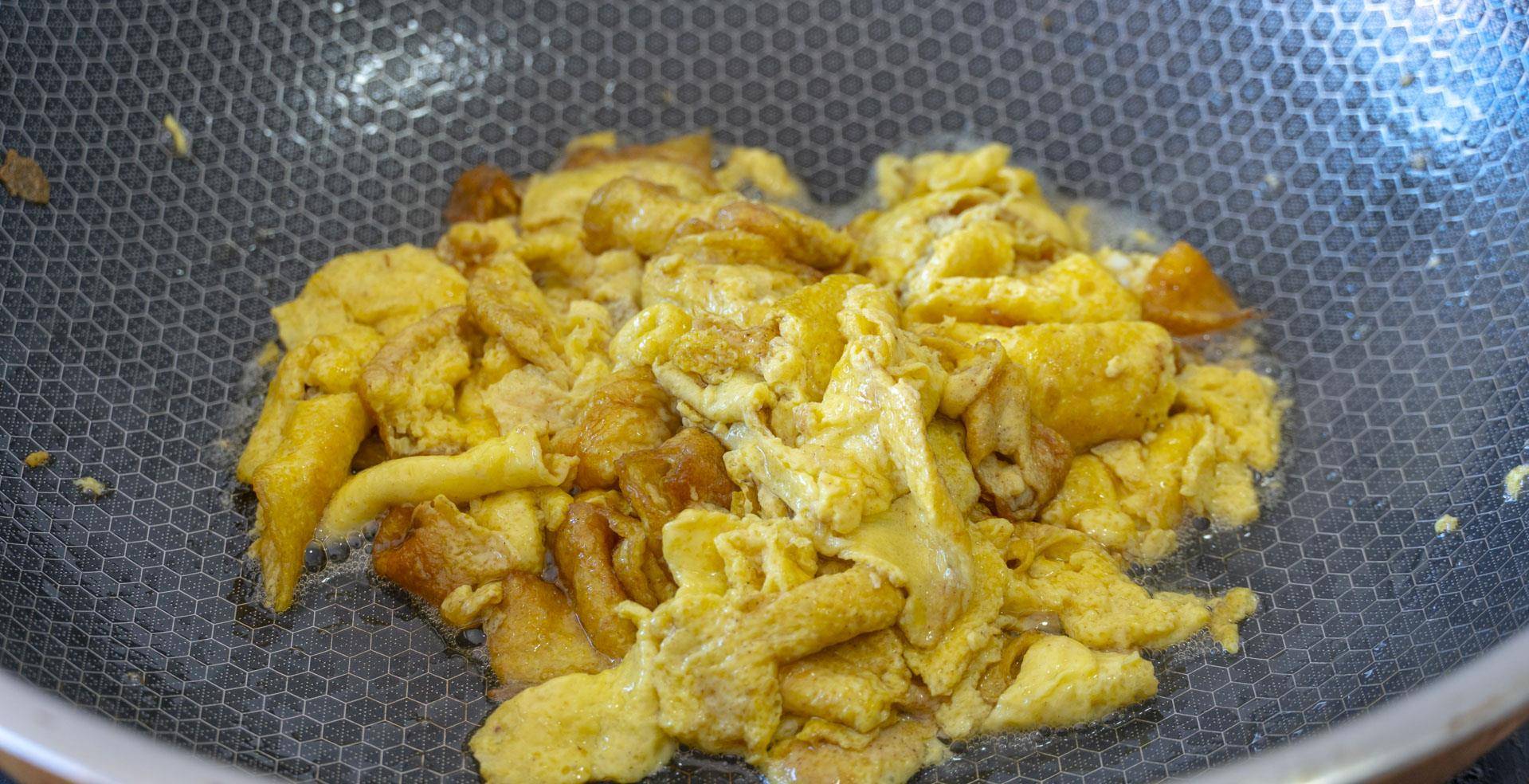 加入适量|爱美的女人，建议多吃“4红3黑2绿”，含铁量高，春季常吃气色好