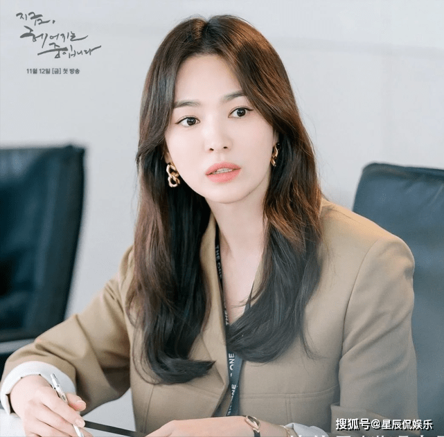 海报|宋慧乔闲不住，又有照片流出，尽显40岁女人风采