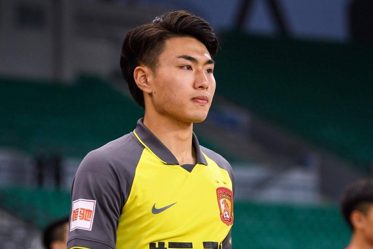 原创中超4消息孙准浩买豪车艾哈拿到欠薪广州队小球员分身乏术