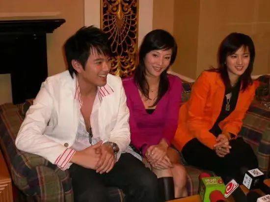 2006年《给我一支烟》中的饰演小玉,忧郁的气质与加深妆容后的阴郁