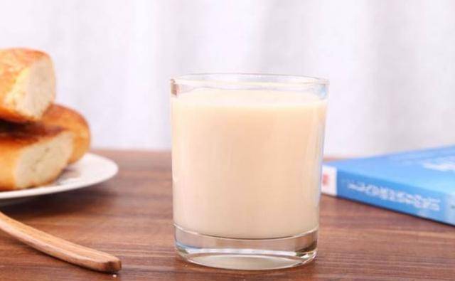 人体|牛奶全是防腐剂,不仅有毒还致癌?医生:这4种“假牛奶”早扔