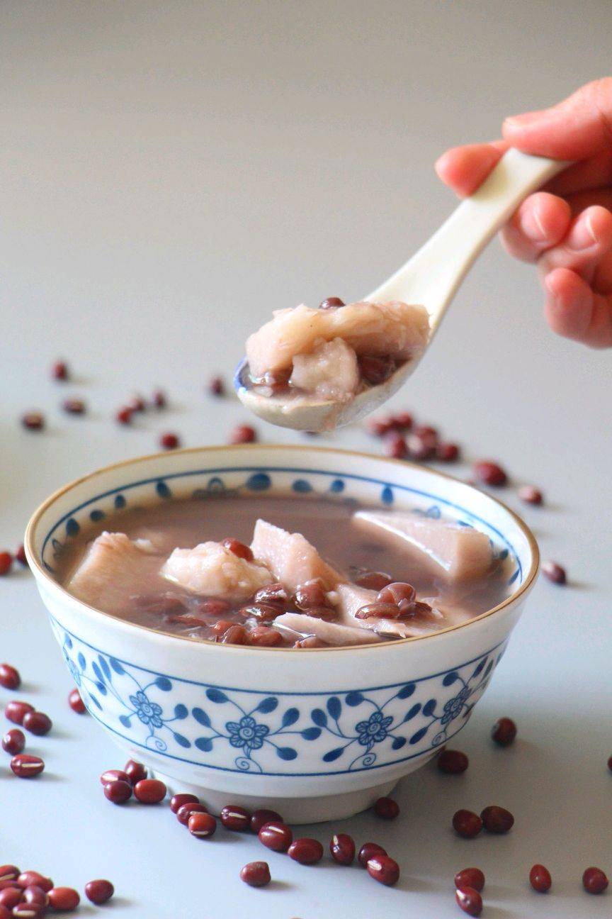 今天我就用芋头和红豆来给大家做一份桂花红豆芋头糖水.