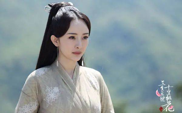 下巴5位“换头”成功付出代价的明星，鞠婧祎满脸硬伤，杨幂总是脸垮
