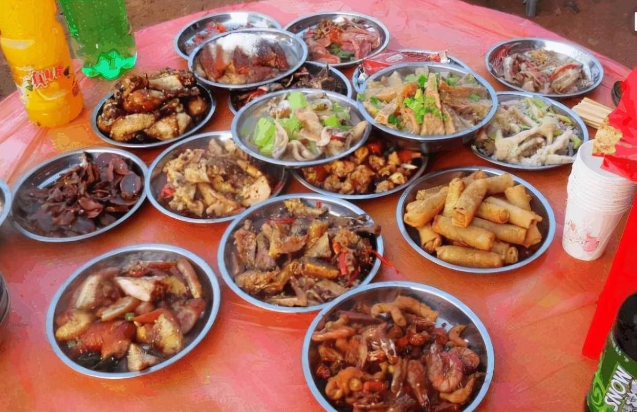 河南农村宴席上最馋人的糖激馍,做法简单,外酥里脆又解馋