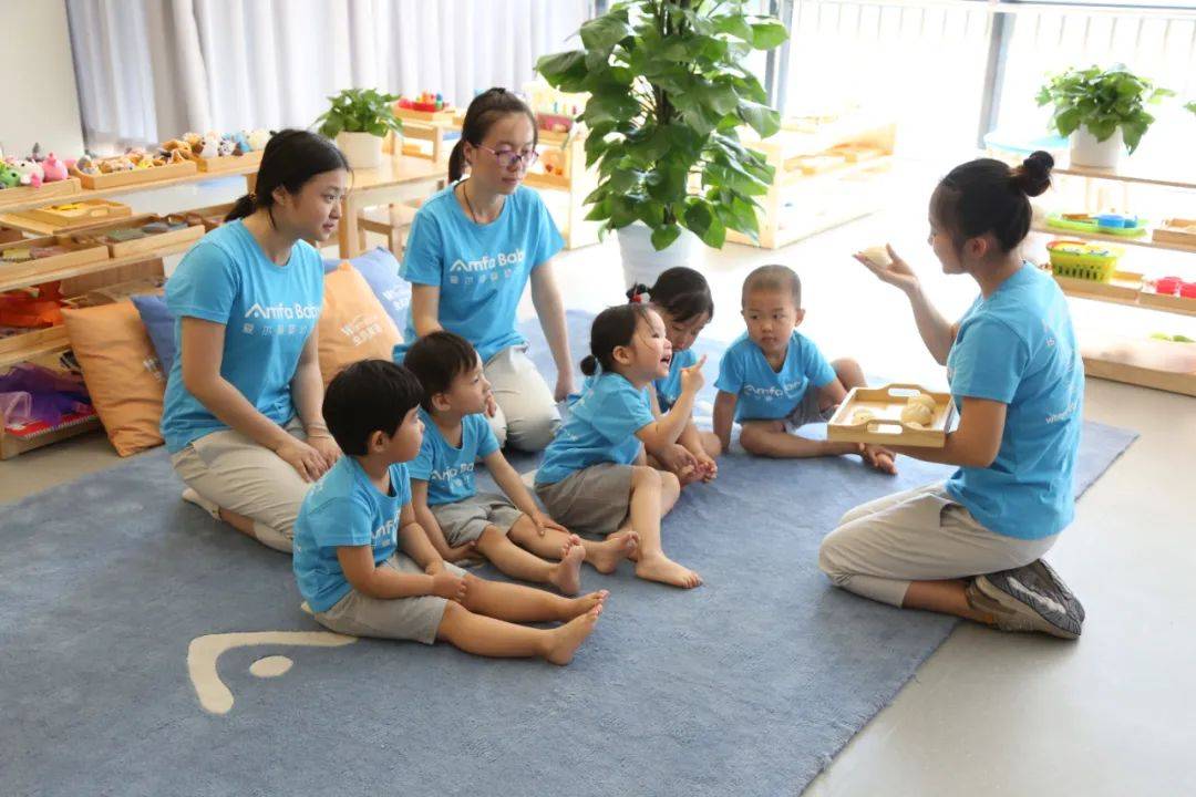 聚焦两会全国两会人大代表建议鼓励幼儿园增开托育班