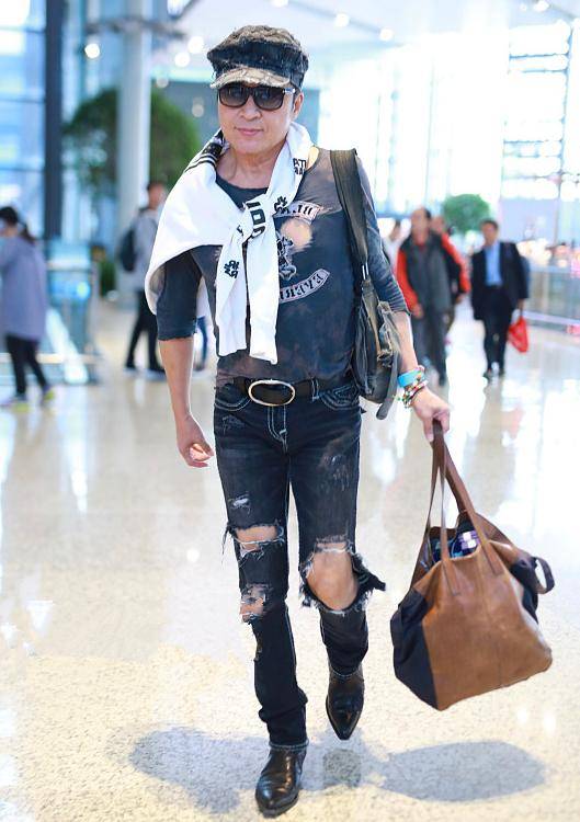 荧幕前英俊潇洒的马景涛,如今已经淡出了影视圈,过上了普通人的生活