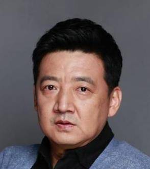 演"反派"最成功的演员,3分钟表演被写进教材,48岁获影帝翻身_王砚辉