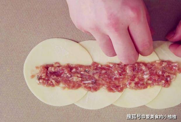美食|家人爱吃的玫瑰煎饺，烹饪简单又美味，营养解馋的早餐美食