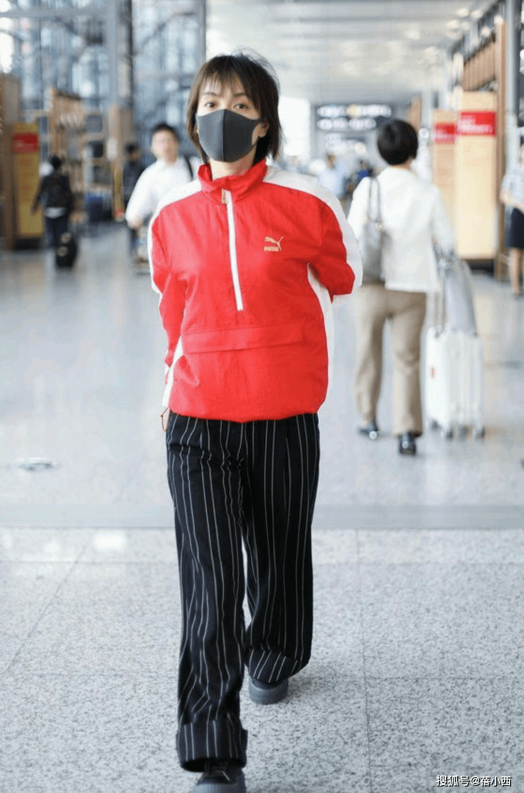 黑色 “吴昕”越来越自信了,一身黑西装穿出女王范,比以前时髦太多