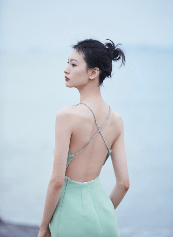 刘海梨形鼻却依然好看的女明星：邱天有清冷感，任敏被称作电影脸