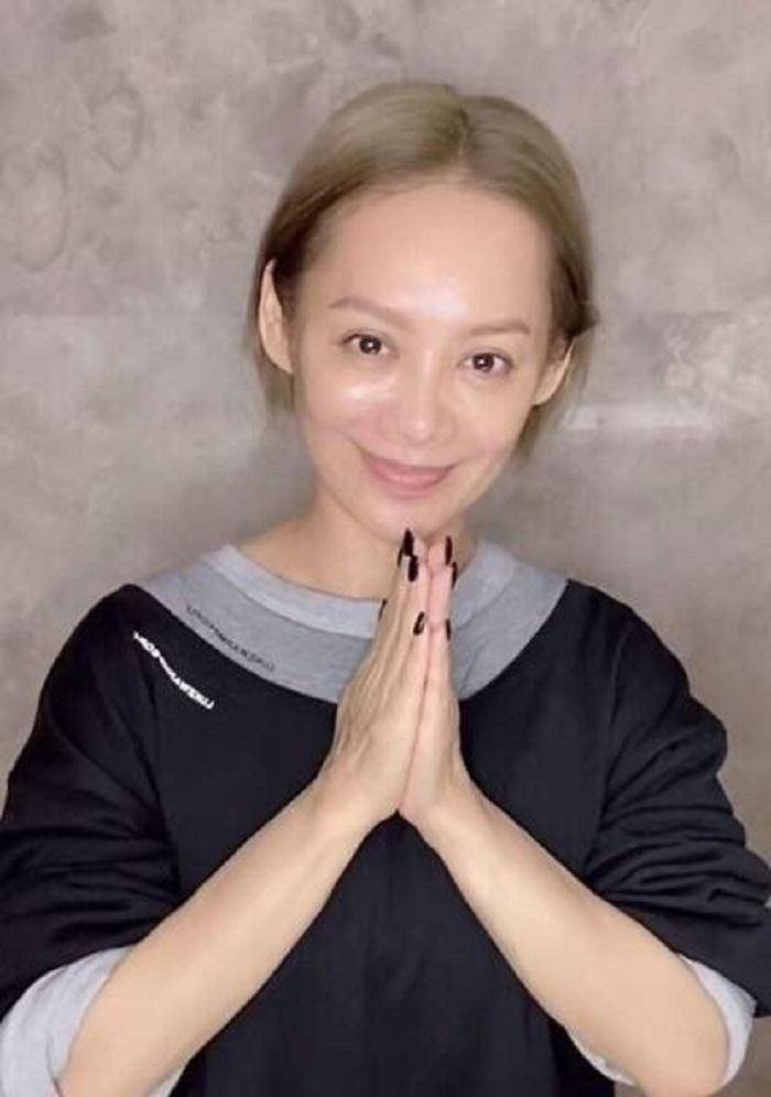 什么宁静参加选秀节目熬夜训练，卸掉浓妆后素颜出镜，说她48岁我信了