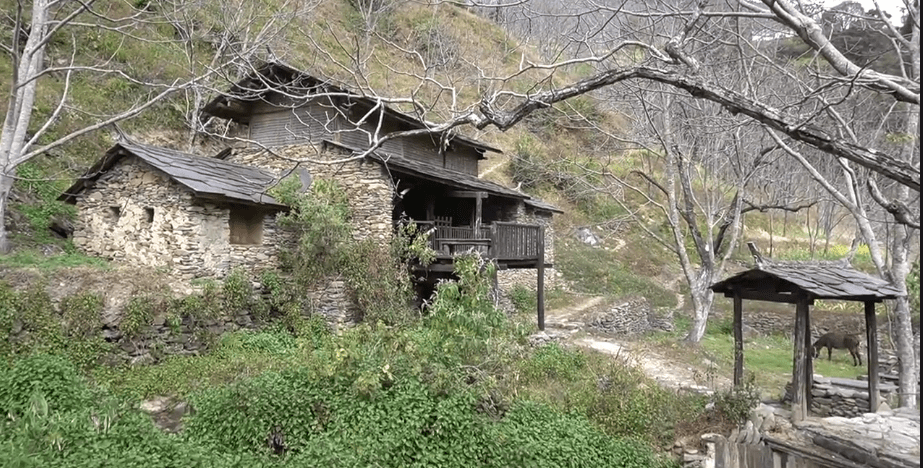 云南临沧百年古村落,石路石房都与石头有关,民风淳朴好有烟火气_墨村