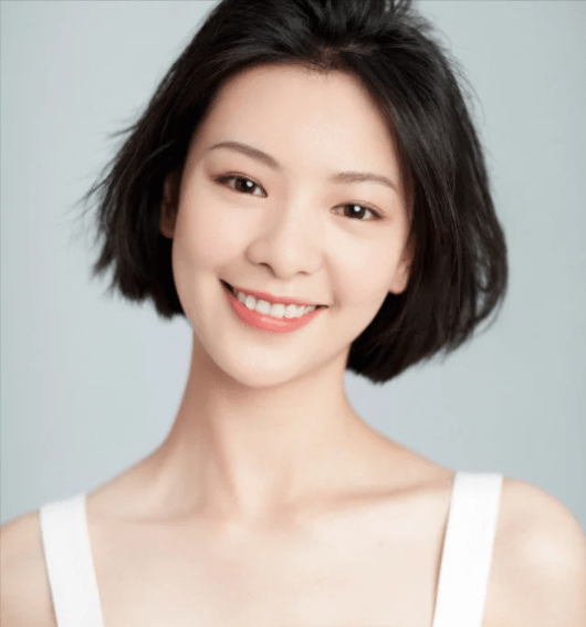 刘海梨形鼻却依然好看的女明星：邱天有清冷感，任敏被称作电影脸
