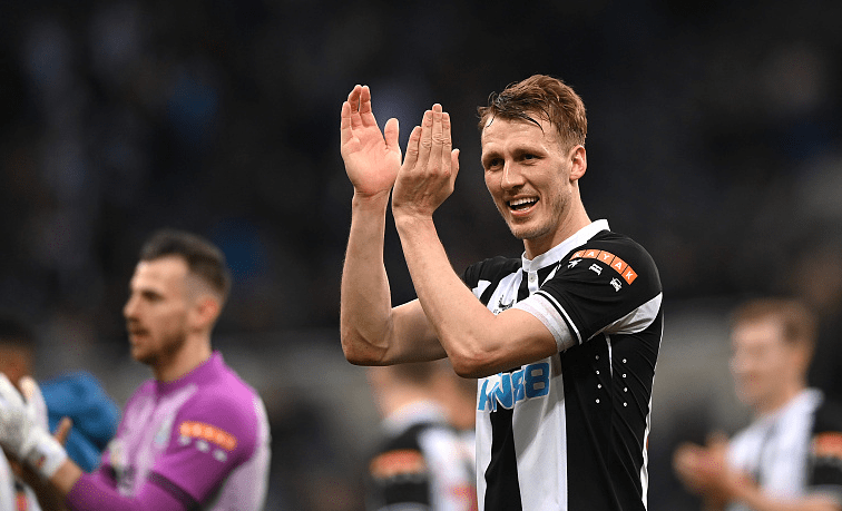 英超第1土豪拒绝笑话,10分优势避免降级,1亿欧花得值_纽卡斯尔联