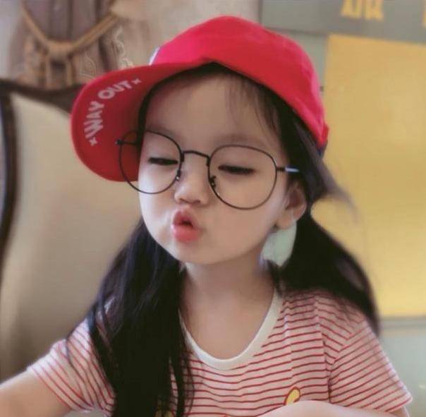 八卦爆料|阿拉蕾:4岁赚钱养弟弟,在没爱的环境带泪成长,懂事得让人心疼!