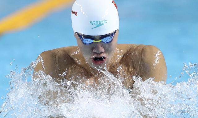 蛙泳前冲:耸肩还是缩肩?_gif_肩膀_手臂