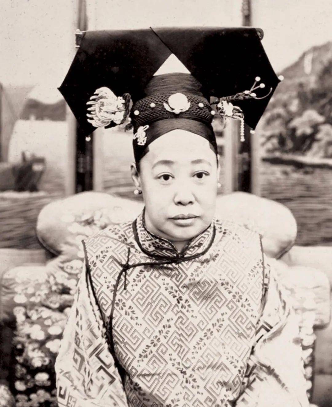 慈禧原本喜欢她,为何后来转变态度?_静芬_照相机_瑾妃