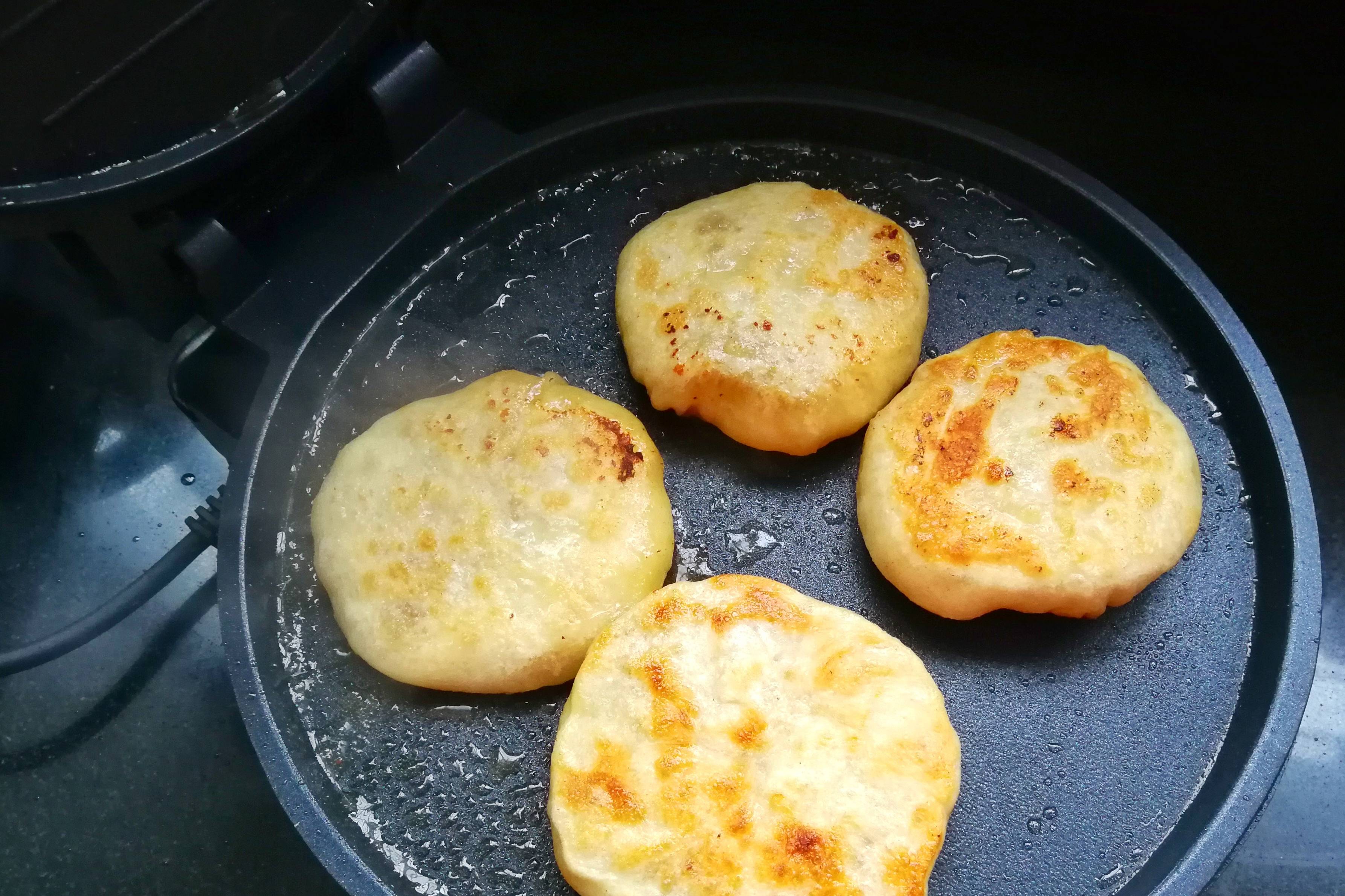 包子|早餐吃餡兒餅，無需發面，皮薄餡兒大，外酥里嫩，牛肉餡兒最好吃