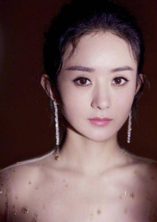 赵丽颖大浓妆out了，32岁赵丽颖“伪素颜”赚足眼球！美妆界作弊神器