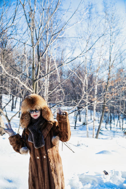 亮点 赵丽颖杀青照曝光！穿貂皮大衣尽显名媛范，雪地美照下少女感爆棚