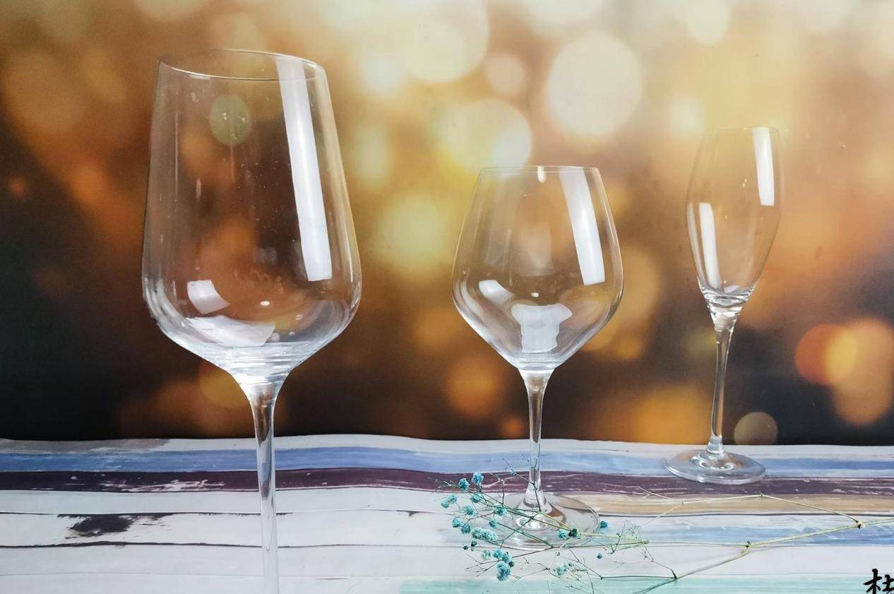 礼仪|喝红酒,不懂礼仪怎么行,牢记喝红酒“6大礼仪”,做有涵养的人