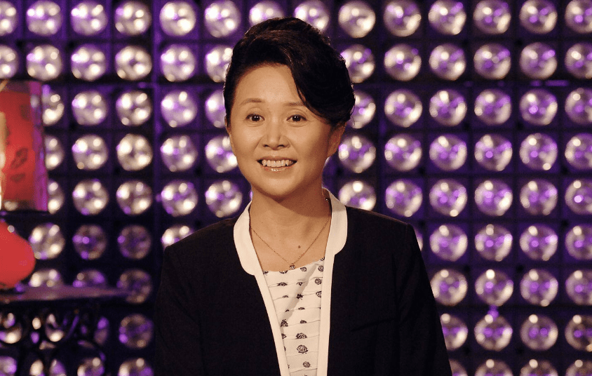 同学|黄菡:倒追丈夫恩爱31年无绯闻,是别人的情感导师,却搞不定女儿?