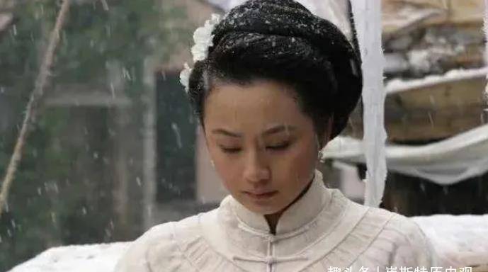 商人的地位是非常低的,所以胡雪岩能够做到红顶商人,他过人的才能可想