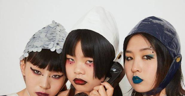 因为|为iphone6出道靠丑走红，后参加选秀被利用炒作，第一期就遭淘汰