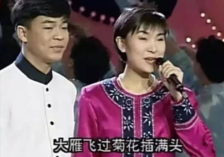 身份|他被称作是张嘉益的“小跟班”，以歌手身份出道，却在转型后被骂！