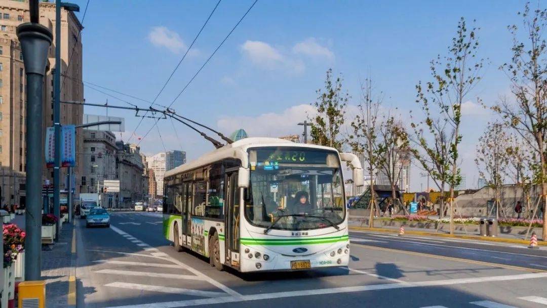 公交20路百年来的车型回顾