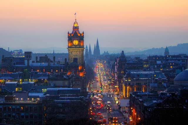 欧洲|苏格兰最著名的旅游城市因它得名，一块石头为何被当成了宝贝？