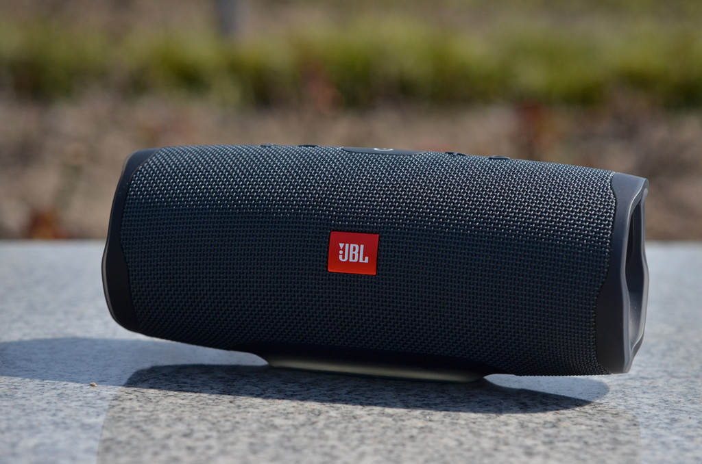 千元级蓝牙音箱再添全能型小将jblchargeessential2