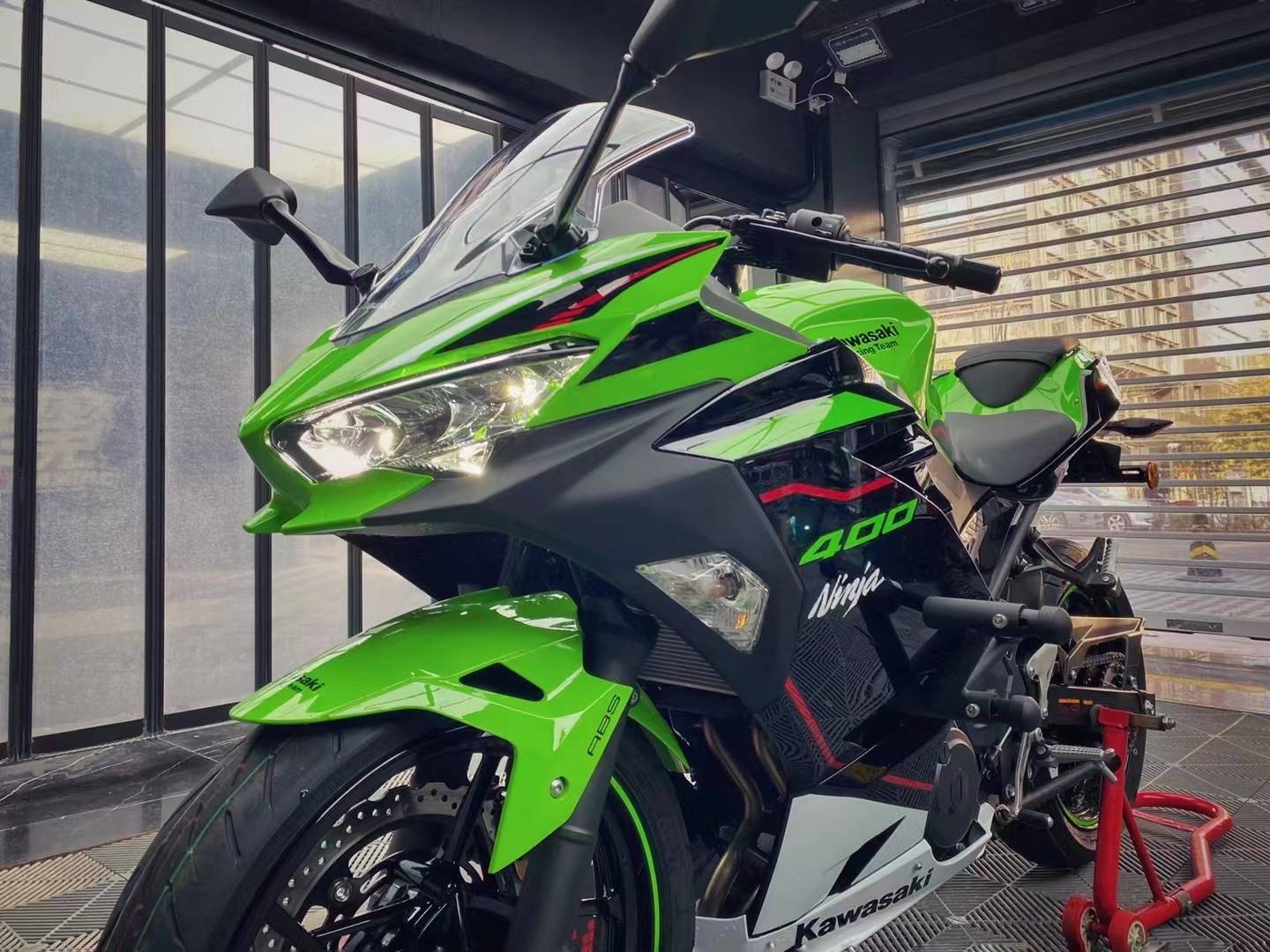 仿赛的不二之选川崎ninja400带给你更棒的体验