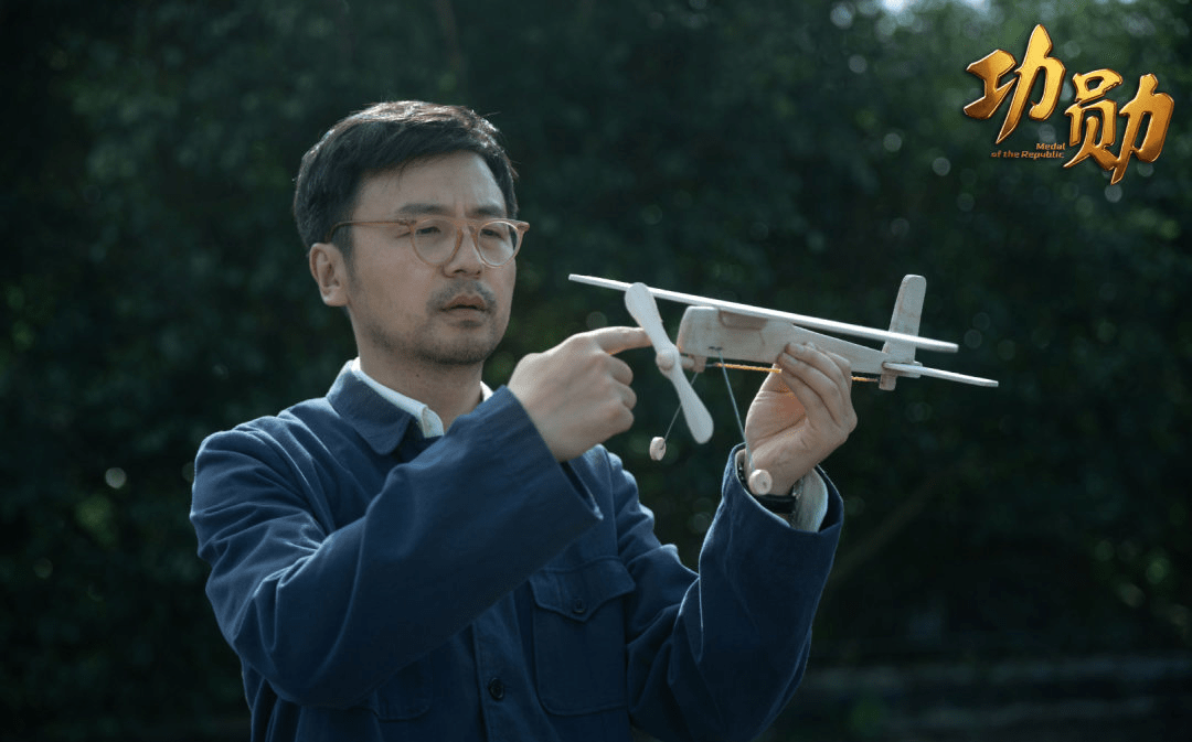 功勋口碑持续上涨五个细节耐人寻味郑晓龙再创佳作