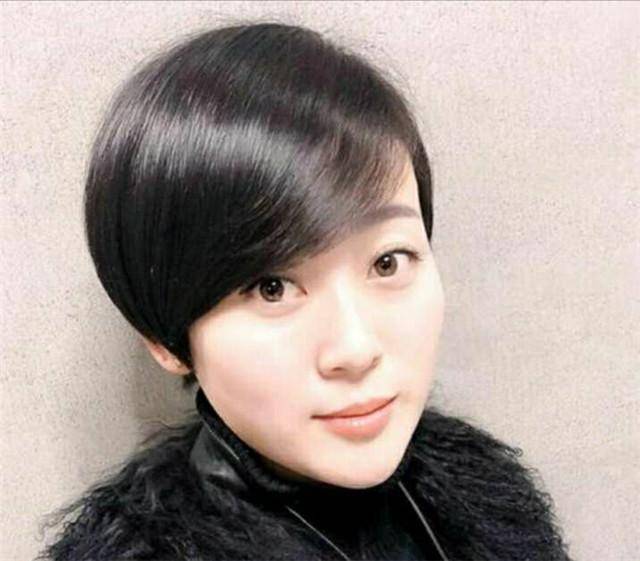 长发奔四奔五的女人，建议剪掉长发留短发，原因有4点，重点不是好看