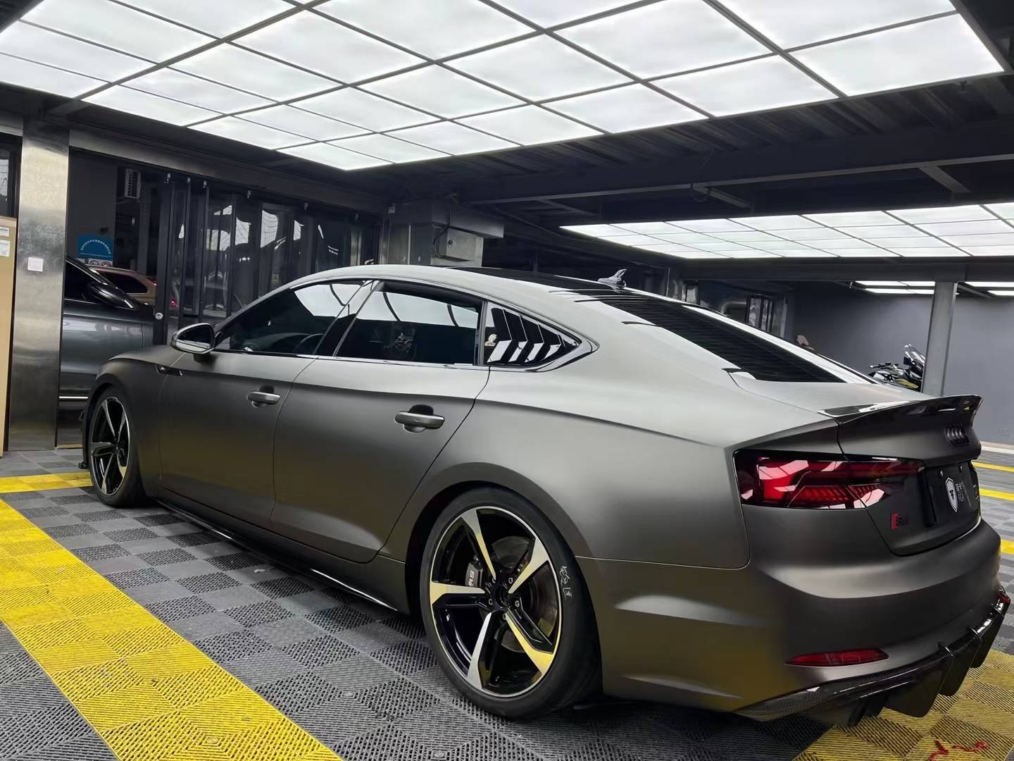 菲卡改色膜颜色暗影灰西装暴徒奥迪rs5