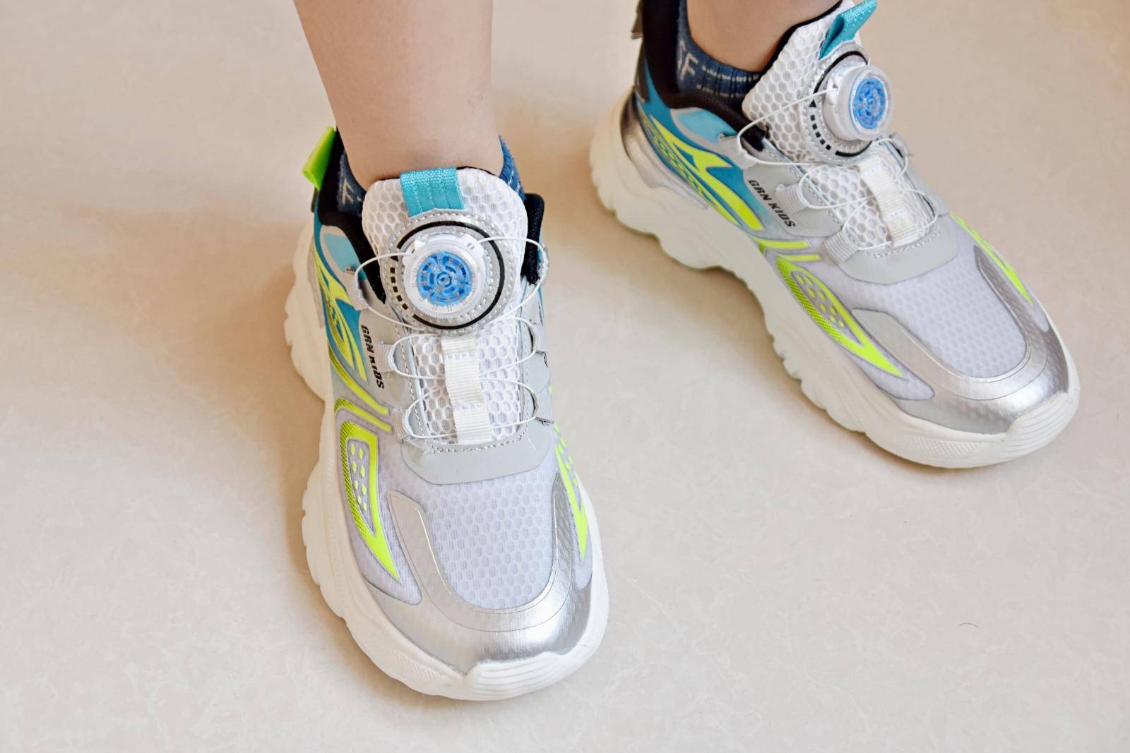 不会系鞋带怎么办贵人鸟旋钮儿童运动鞋