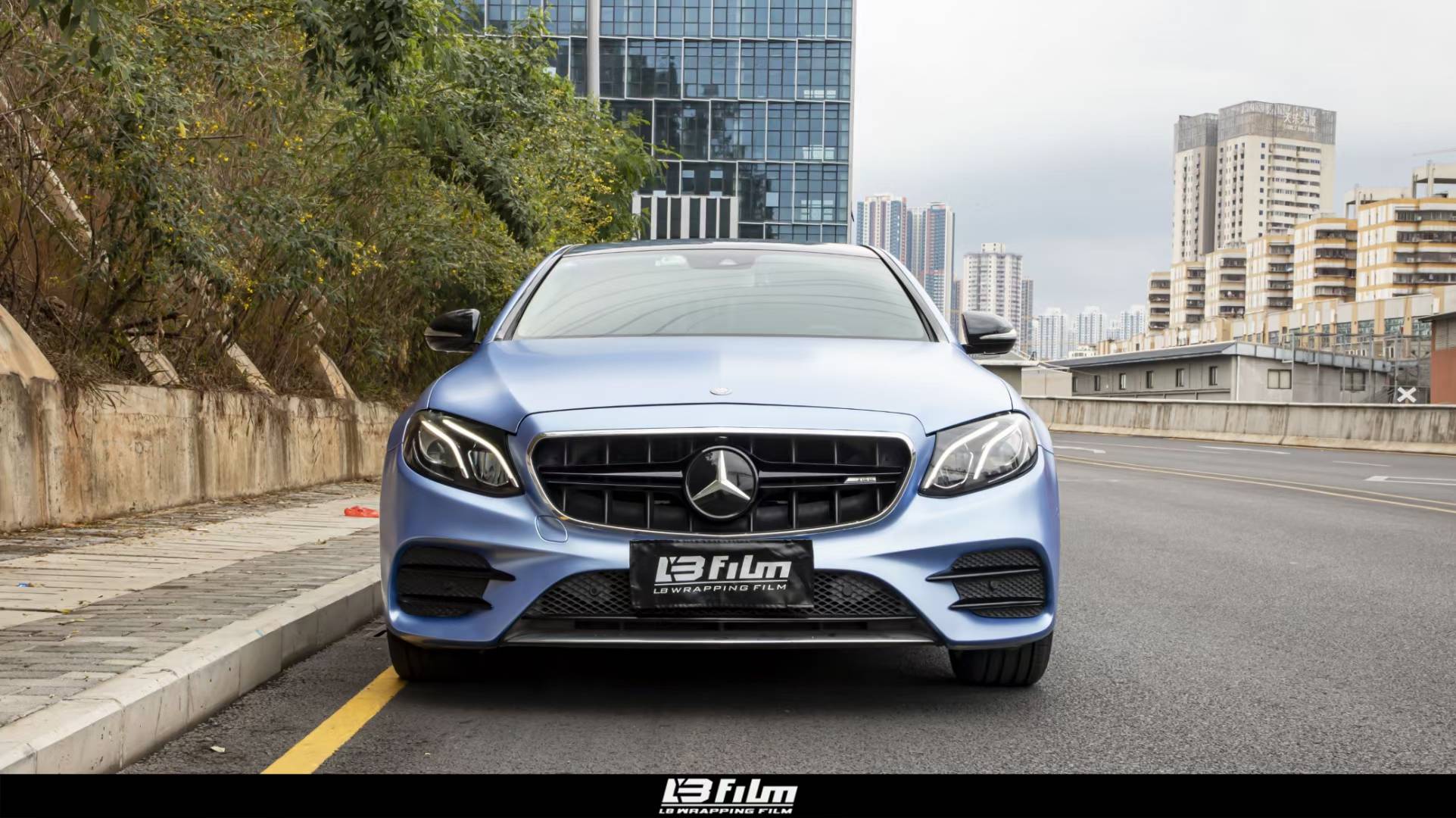 lbfilm改色膜奔驰e300电光金属清雾蓝