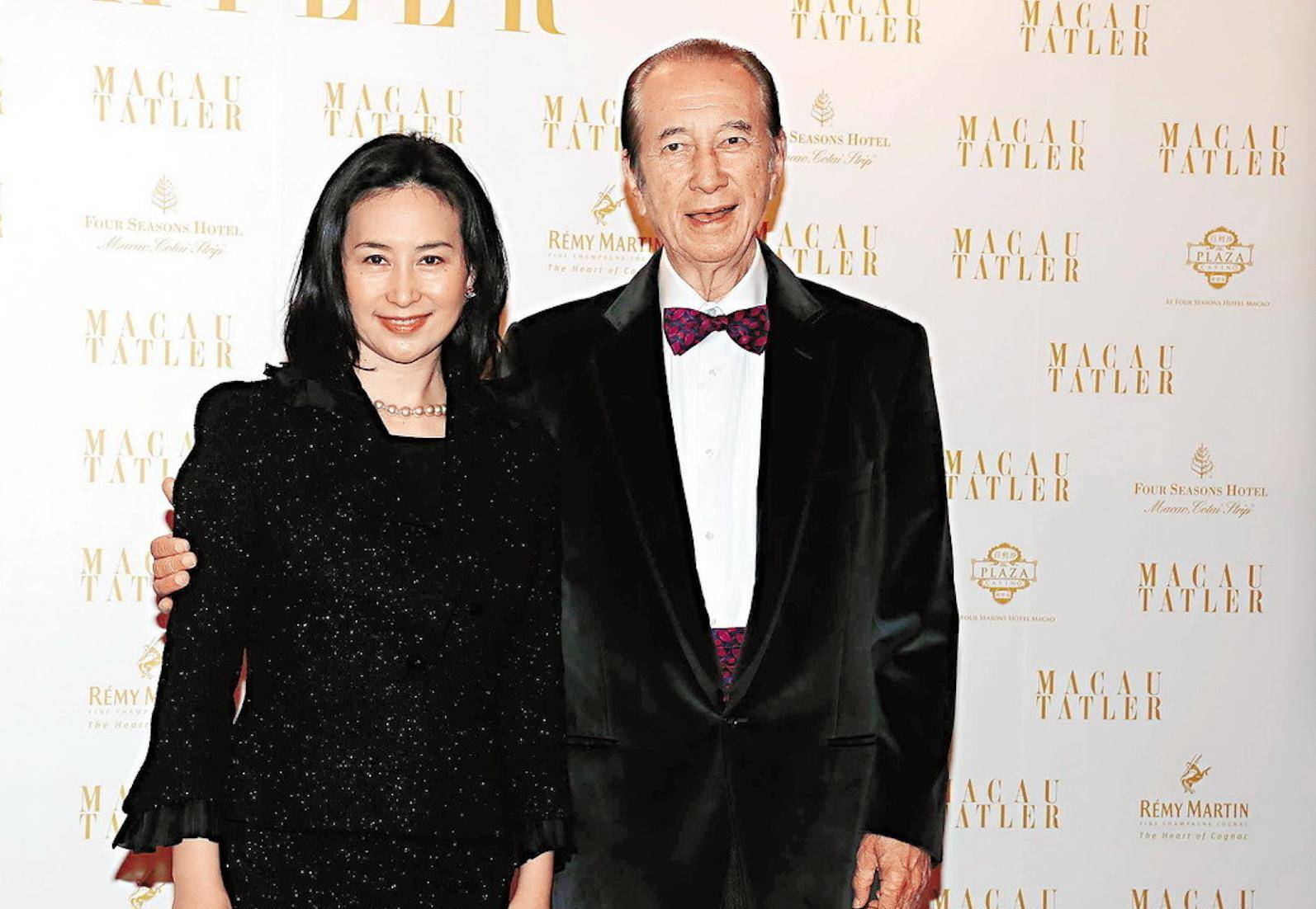 何鸿燊98岁生日前将马首铜像捐赠国家,12生肖铜像赌王一人捐了俩