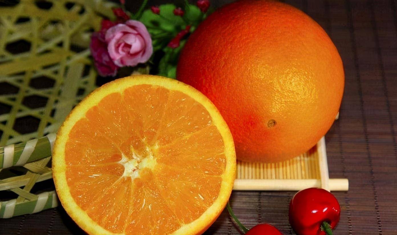 草莓所含鞣花酸,能抑制和防止黄曲霉素,亚硝胺,多环芳香碳氢化合物等