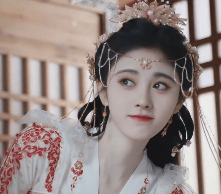 鞠婧祎|《慕南枝》的服化道不走“敷衍风”，鞠婧祎的造型说是真惊艳？？