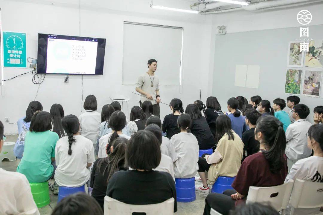 【图南名师】教学校长:合格的教育工作者,学生美术道