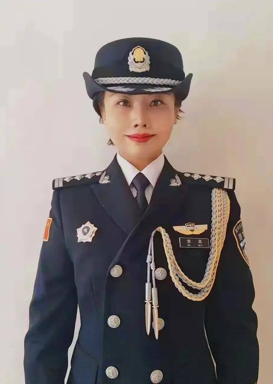 最美的她丨警中玫瑰自带铿锵,藏蓝芳华迎风怒放_工作_女警_公安局