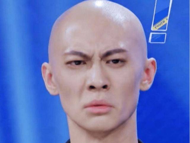 梁森的出场就吸引了很多人眼球,lisa说他跳舞像一休哥_时候_光头_心理