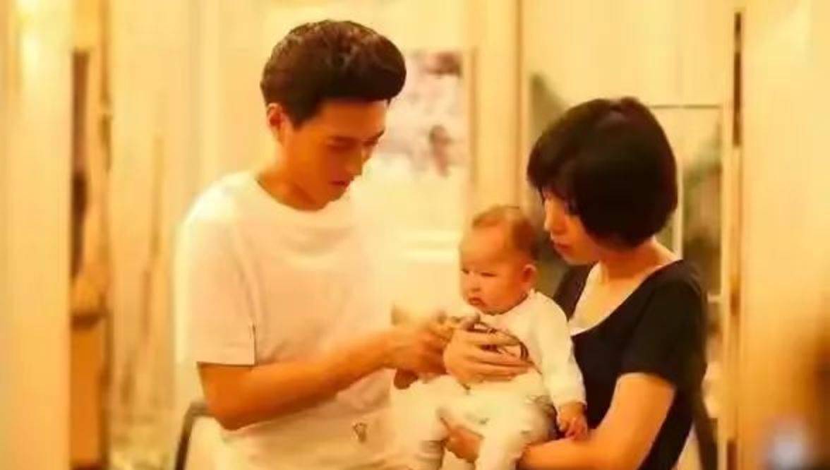 因为|“师奶杀手”靳东的纯情岁月，和他背后的两个离婚女人？