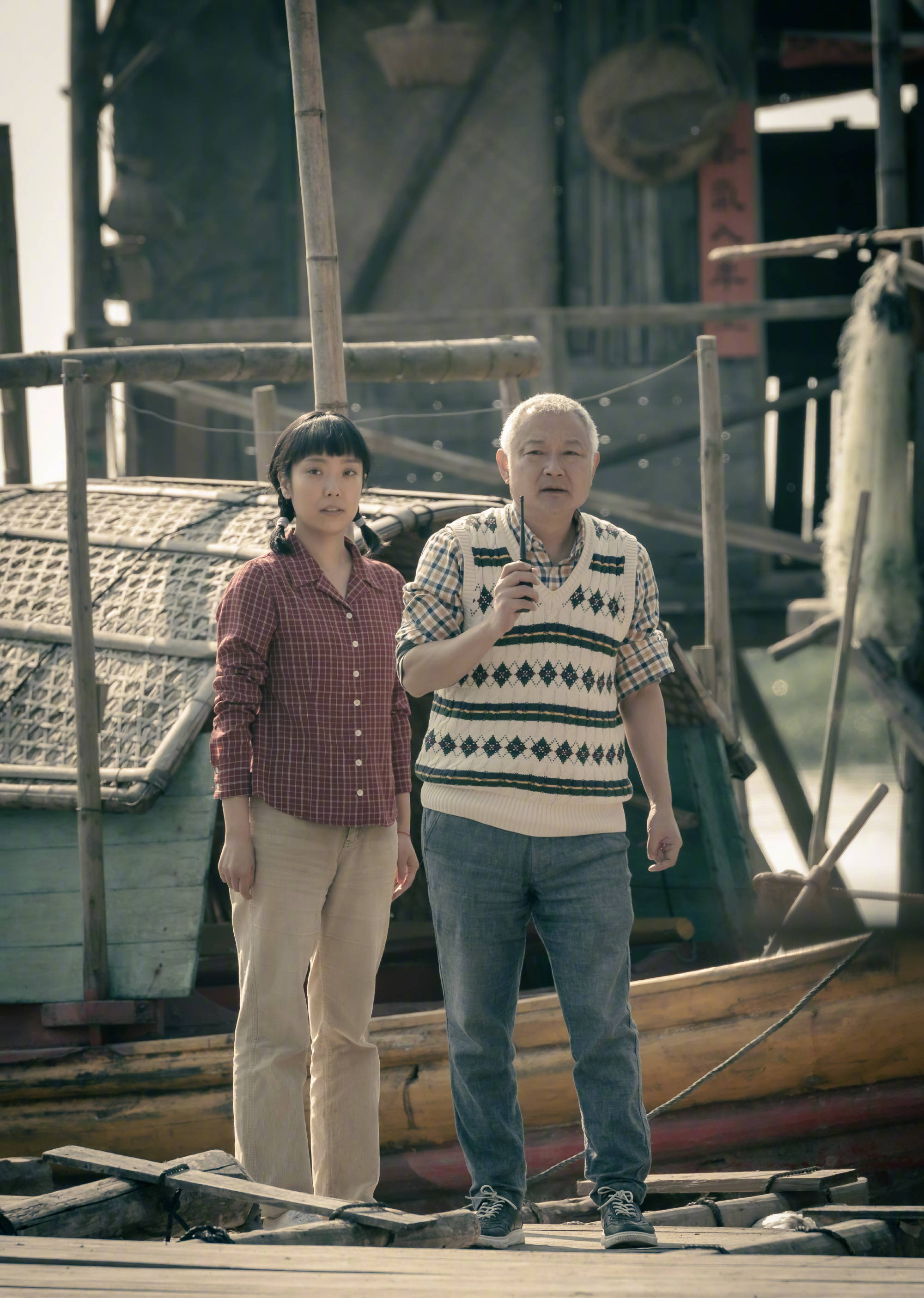 欧阳奋强晒一家三口合照卡点送祝福为女儿庆生